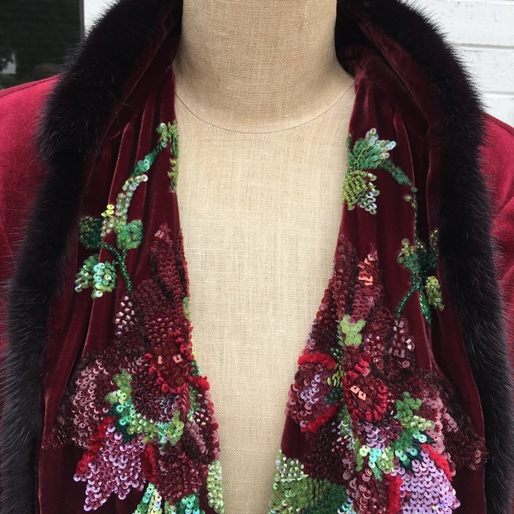 Zang Toi Opera Cape - Picture 2 of 8